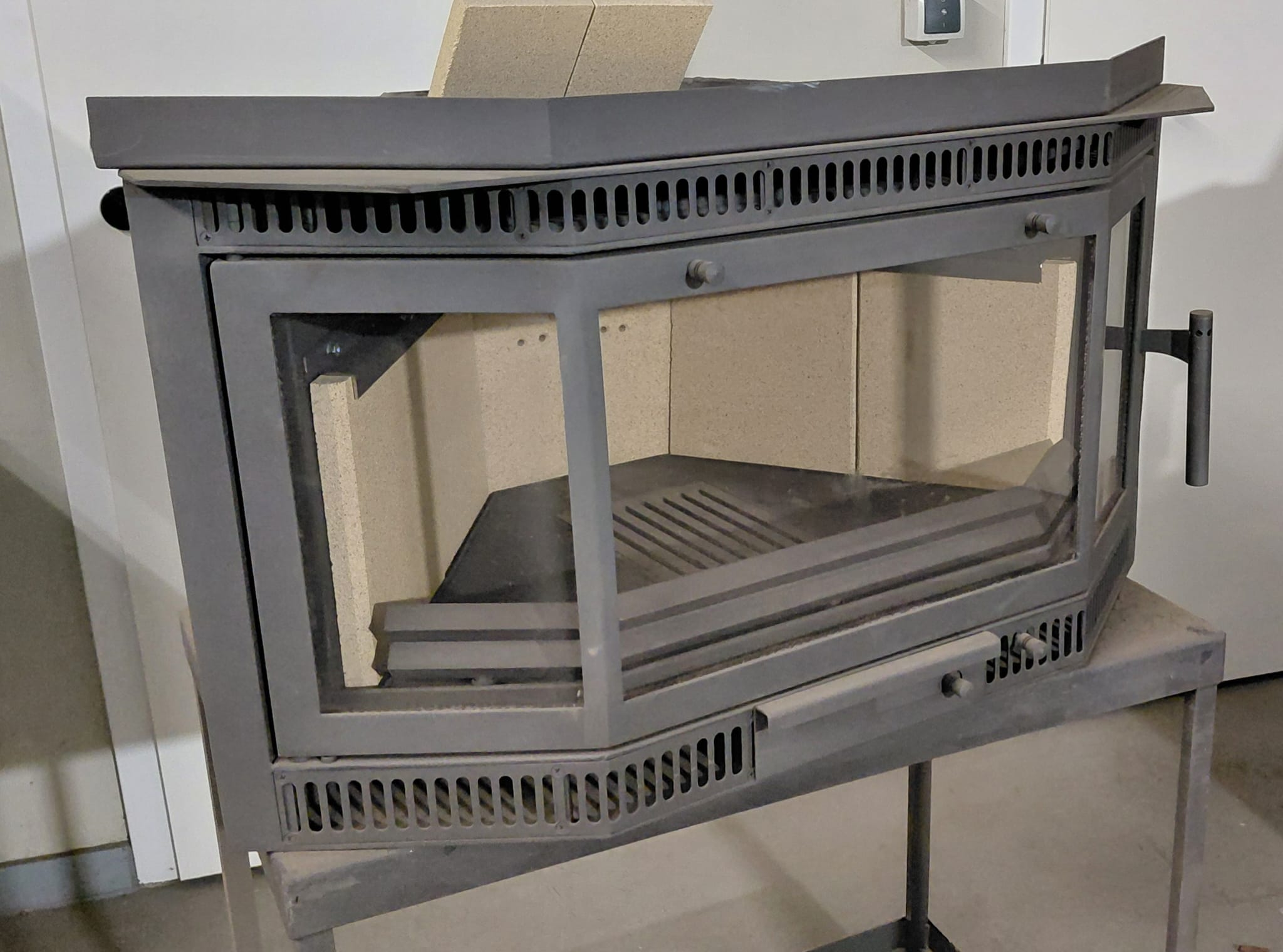 Kaminkassette in Erkerform
